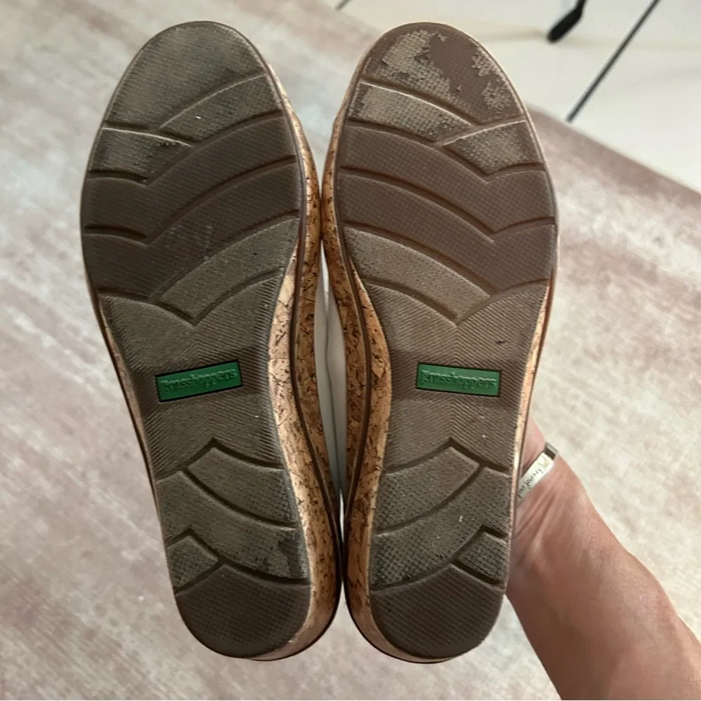 Grasshoppers White Flats with‎ Decorative Bows 6.5